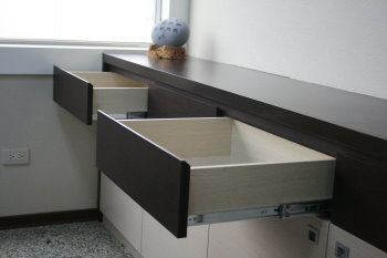 When the cabinet is installed on the slide rail, we recommend to reserve a proper drawer clearance.